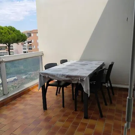 Апартаменти T2 Au 3 Eme Etage Dans Une Avec Piscine Агд