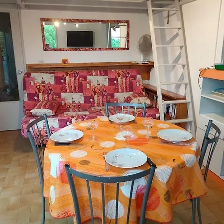 T2 Au 3 Eme Etage Dans Une Avec Piscine Агд